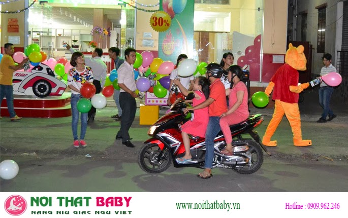 NỘI THẤT BABY TỔ CHỨC SỰ KIỆN EVEN PHÁT BONG BÓNG CHO CÁC EM THIẾU NHI